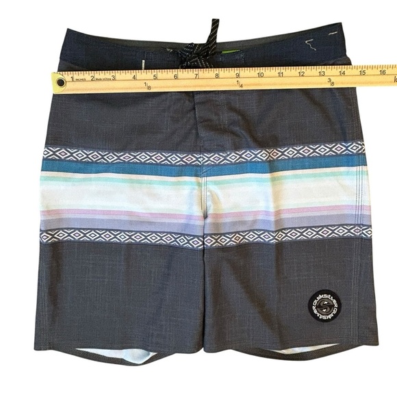Quicksilver Board Shorts Boys 12-14 - Picture 2 of 7